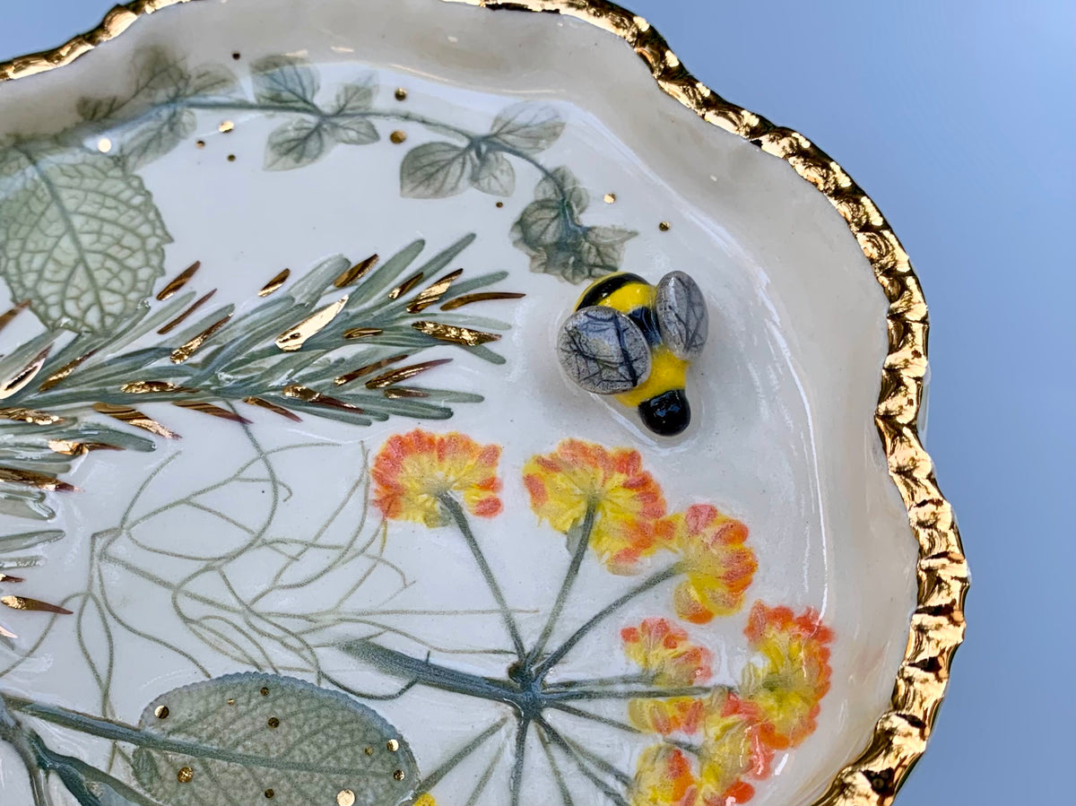 Bumble Bee, Jewelry Dish with Sparkling Artichoke Leaf